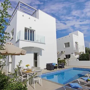 https://amarilia.hotelsatayianapa.com